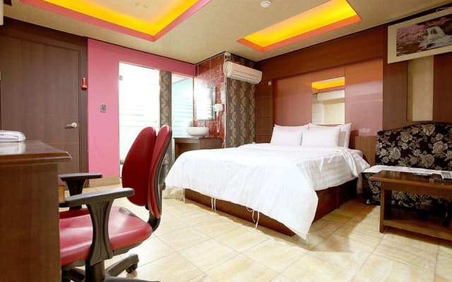 Boom Hotel