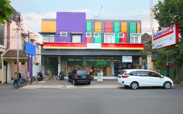 3808 Fif-fa Hotel Kauman