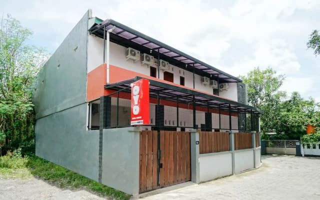 Falisha Homestay Syariah by OYO Rooms