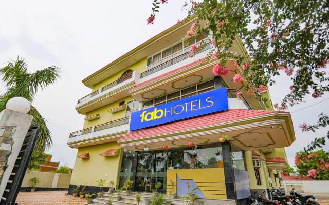 Fabhotel Kriti Green