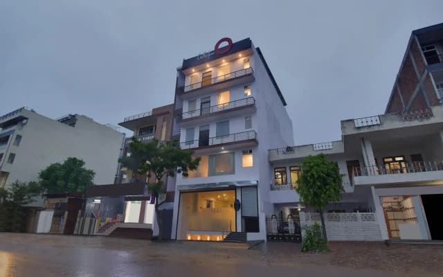 Collection O 40206 Govind Marg