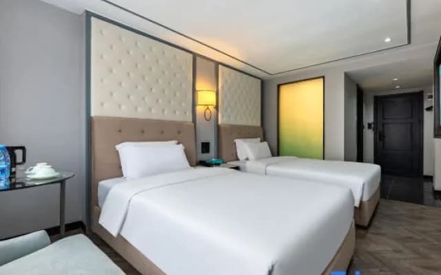 Xana Hotelle Hotel (Zhaoqing Qixingyan Scenic Area Ancient City Wall)