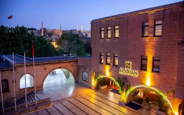 AlaHan Hotel
