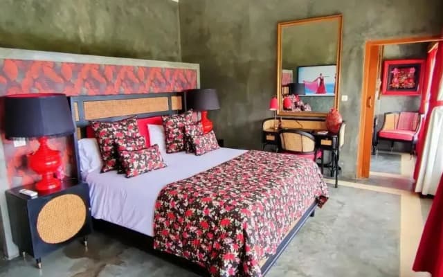 H616 Vintage Elegance with sea view