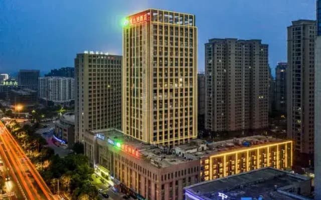 Vienna Hotel (Chizhou Railway Station, Qishan-Pingtian Lake Scenic Area, Guichi District, Chizhou)