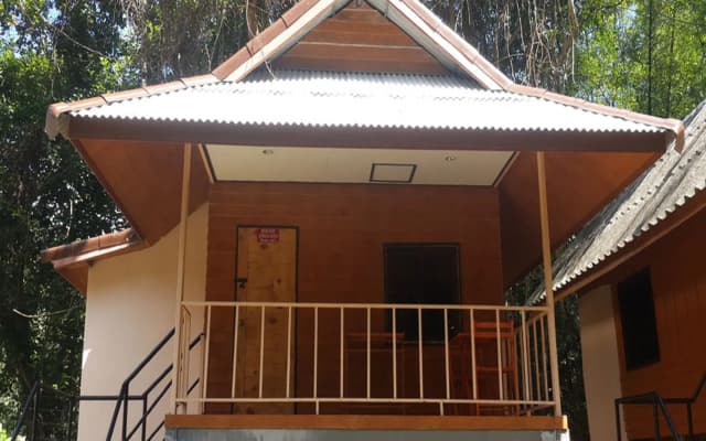 Khao Sok Jungle Huts