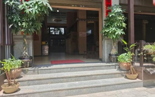 Pu'er Plum Lakeside Hotel