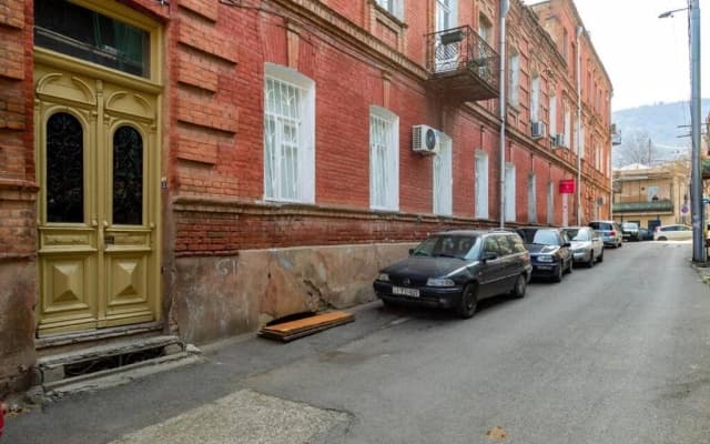 Precious 2 Bedroom apt In The Heart Of Tbilisi