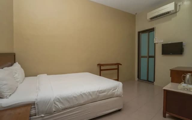 OYO 90585 D Pearl Hotel