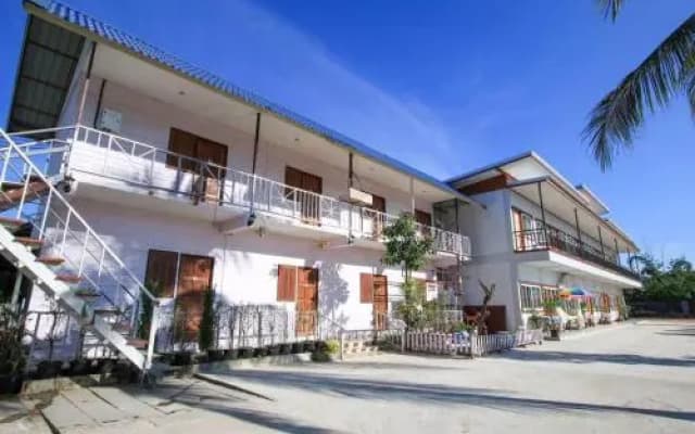 Baan Kru Toom Hotel