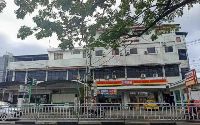 RedDoorz Near Sam Ratulangi