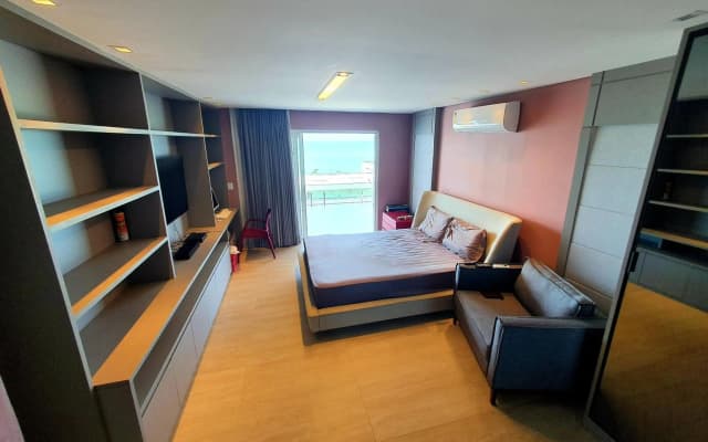 Casa Áurea! A 100 metros da areia de Ponta Negra, com vista deslumbrante do mar
