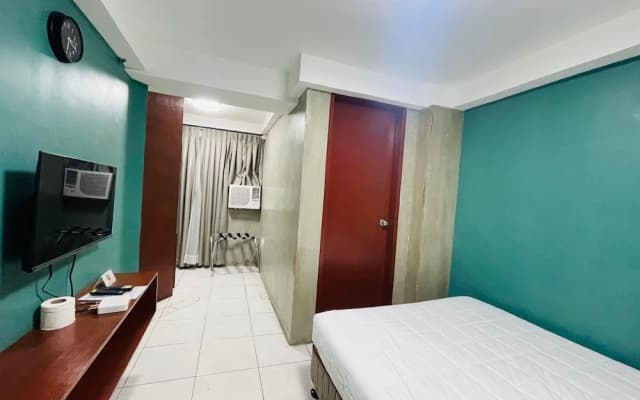 Rcee Place by RedDoorz