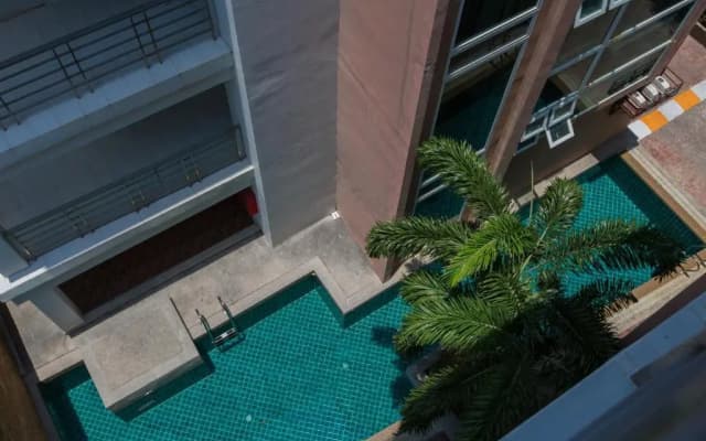 6-19 - 2 Bdr Condo With Balcony and Shared Pool