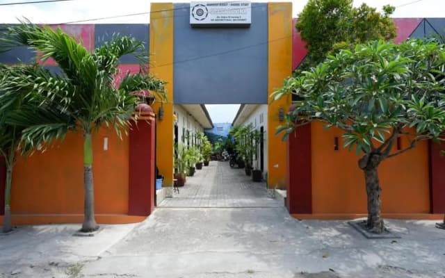 RedDoorz near Mutiara SIS Al Jufrie Airport Palu