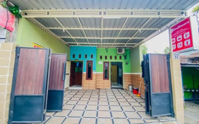 Reddoorz Near Sunrise Mall Mojokerto