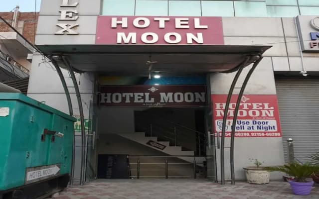 Hotel Moon