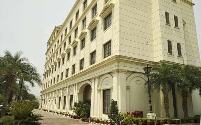 DLF Club 3