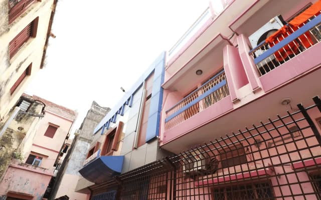 OYO 18682 Hotel Roshan