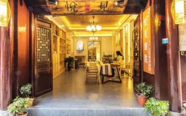 Yuejian Yayuan River View Inn