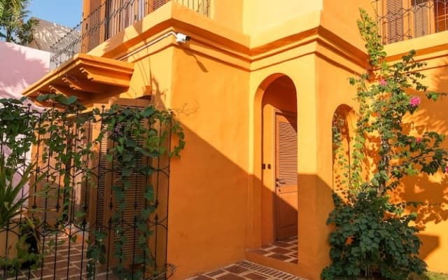 El Barrio Boutique Hotel & Bar
