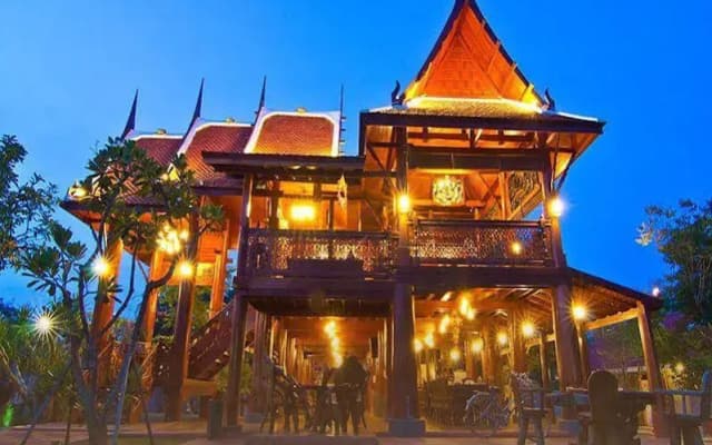 Bueng Bua Thong