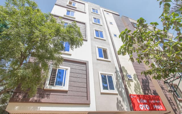 OYO 10475 PMR Hotel