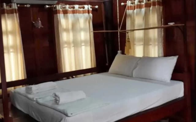 Baandin Rimnum Resort