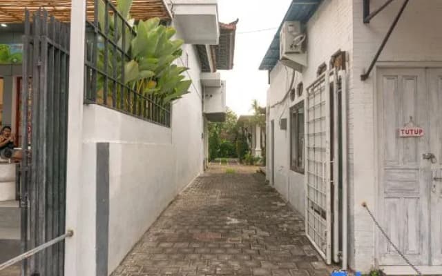 srinadi guest house