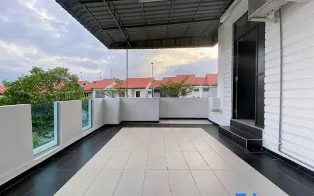 Stylish Blue Water Home w/ Pool