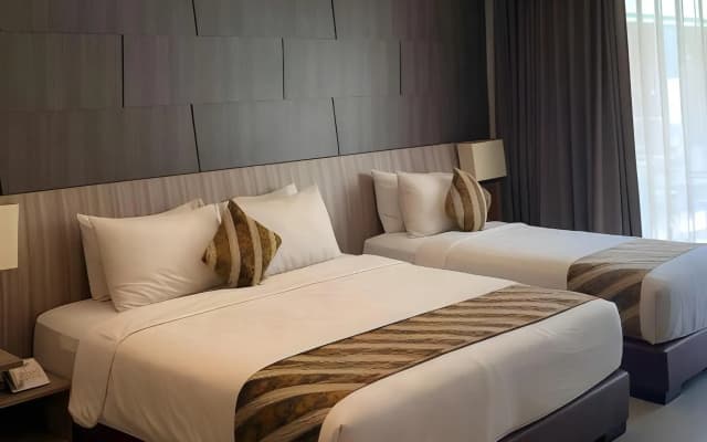 Grand Laguna Hotel & Villa