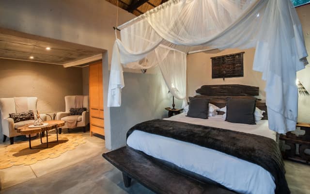 Pondoro Game Lodge  - Open to Kruger Park