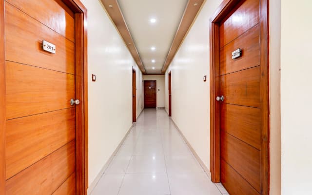 Super Townhouse Mg Road Near Commercial Street