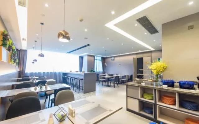 Homeinn Selected Hotel (Zhongshan Lihe Plaza Tiyu Road)