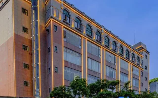 Duobaoli Hotel (Jiefang West Road Qilou Old Street Shop)