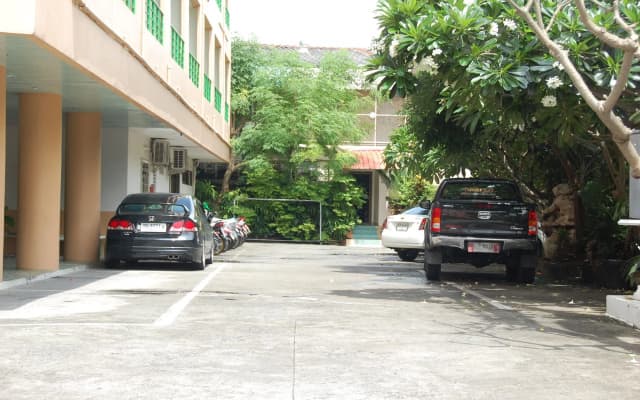 Central Place Hotel