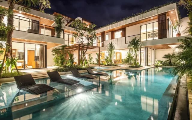 Luxe 5BR Villa, 200m to Brawah Beach Retreat