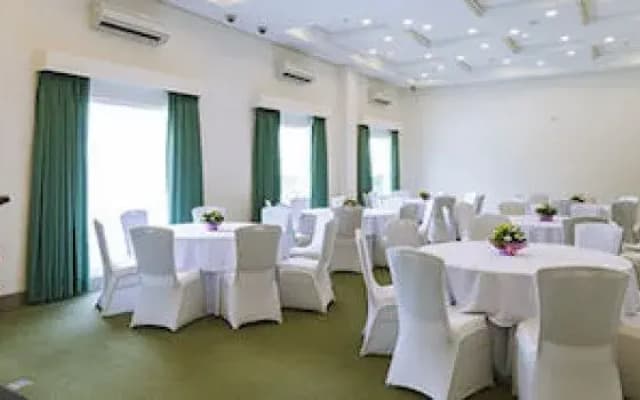Microtel Inn & Suites By Wyndham South Forbes Near Nuvali