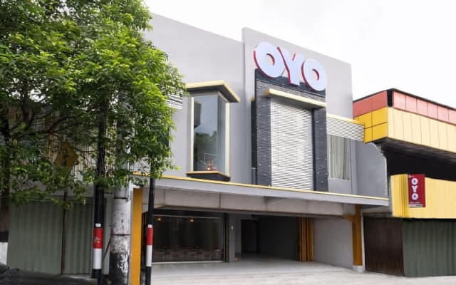 Crown Residence by OYO Rooms
