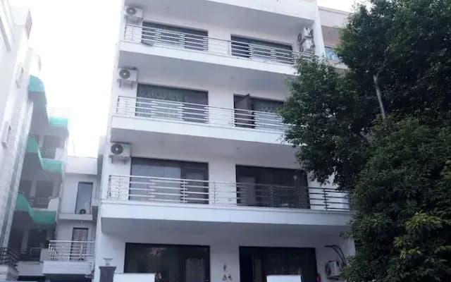 Hotel Noida Nest 105