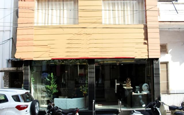 OYO 1976 Hotel Ganga Exotica