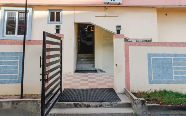 FabHotel Hitek N