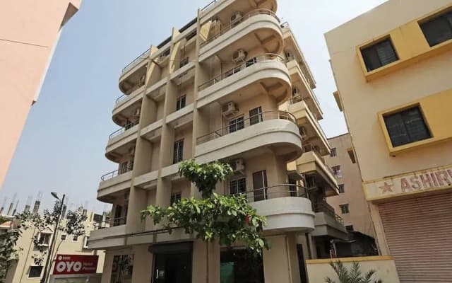 Hotel Pioneer By OYO Rooms