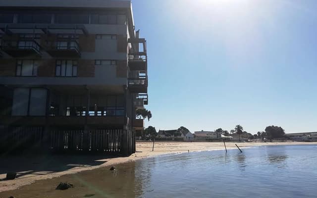 Hoedjiesbaai Hotel
