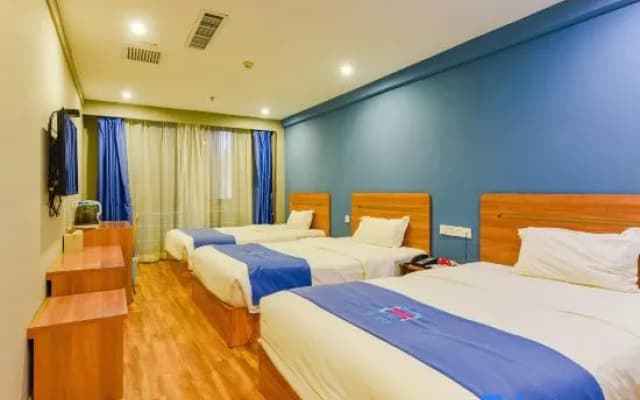 Sifeng Hotel (Shangqiu High-Speed Railway Station Diyi Mall)