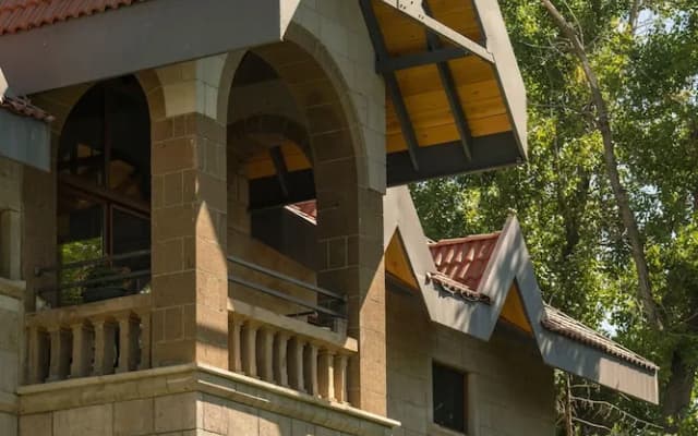 Sunolus Vineyard House