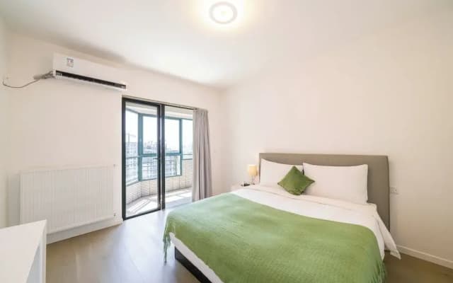 Tyms Elegant 4BR 2BA Apt in Xujiahui
