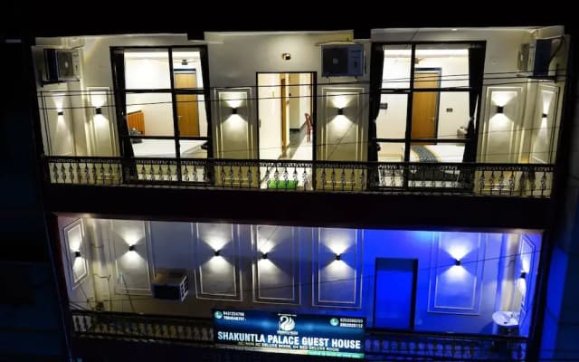 Hotel Shakuntla Palace 400 mts to Vishnupad Temple