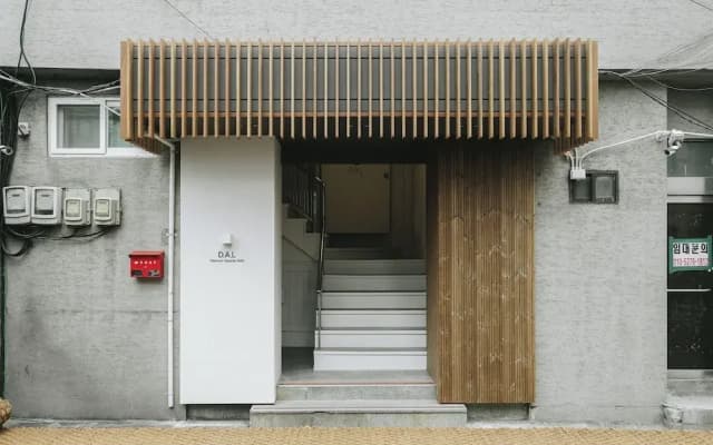 D.A.L Premium Capsule Hotel