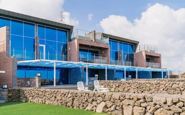 The Cloud Pool&Spa